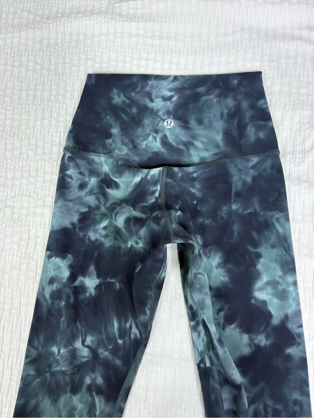 lululemon athletica Black & Dark Green Marble-Print Leggings - Picture 4 of 9
